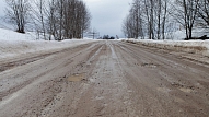 Vairāk nekā 30 valsts ceļu posmos ar grants segumu notiek remontdarbi