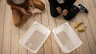 7 praktiskas idejas, kā izmantot plastmasas kastes mājokļa labiekārtošanā