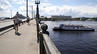 Noslogoto tiltu dēļ Rīgas pilsētas arhitekts aicina domāt par prāmju satiksmi upes šķērsošanai