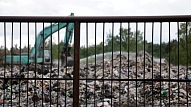 VVD izsludinājis iepirkumu ugunsgrēkā cietušās Jūrmalas nelegālās atkritumu glabāšanas vietas attīrīšanai