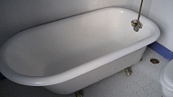 Kā atbrīvot vannas virsmu no rūsas?
