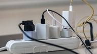 Kā ikdienas paradumi var uzlabot elektrodrošību mājās