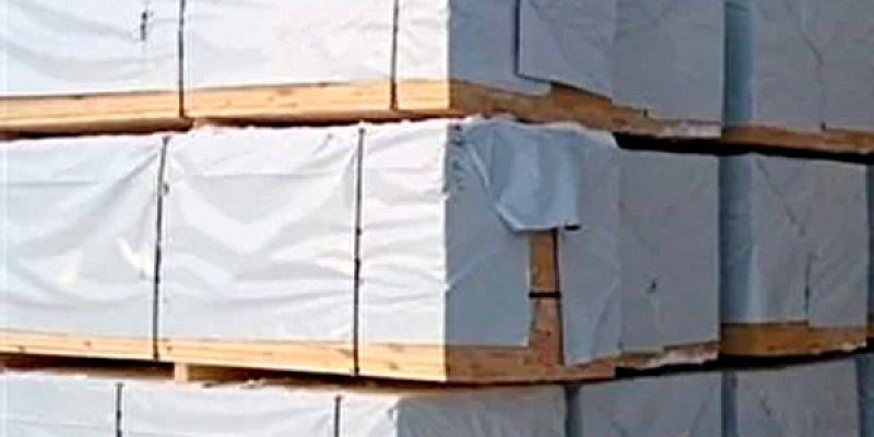 Protective film for pallets / sawn timber