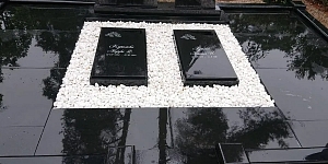 Мемориалы и надгробия