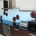 Кухонная стеклянная панель с фотопленкой "Вишни"