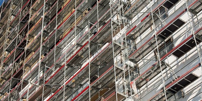 Facade scaffolding rental