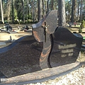 Гранитные каменные надгробия