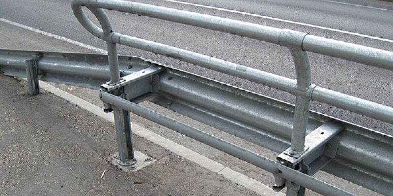 Enclosing barrier systems