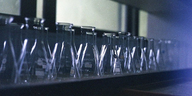 Laboratory vessels
