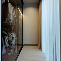 Iebūvētie skapji-garderobes ar stikla durvīm
