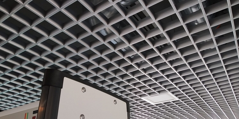 Осмотр подвесного потолка