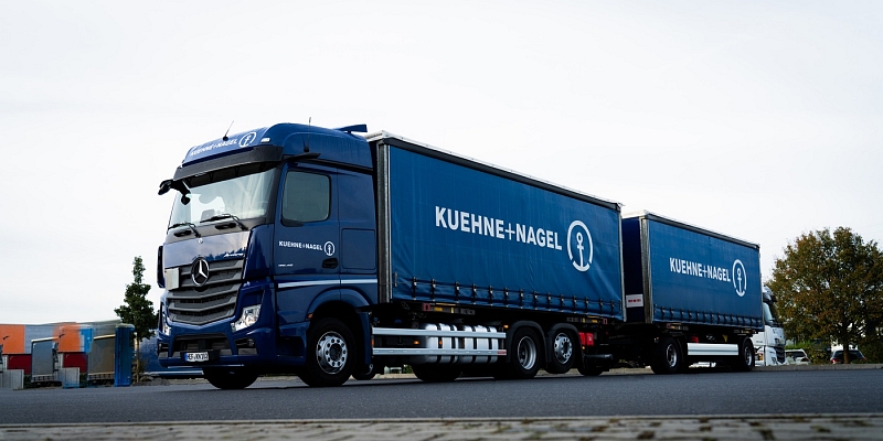 Safe and efficient door-to-door cargo delivery