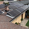 Установка солнечных батарей на крыше здания